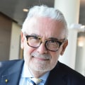 Quel est le score SAT requis par l'université Lewis ?