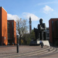 L'université Lewis est-elle rentable ?