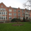 L'université Lewis est-elle une école de division 2 ?