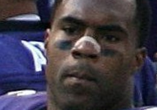 Est-ce que l'université Lewis propose du football ?