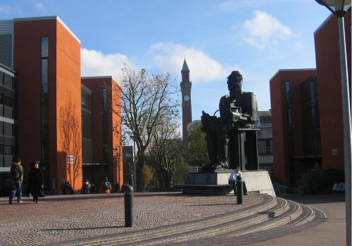 L'université Lewis est-elle rentable ?