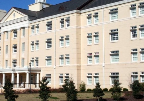 L'université Lewis est-elle une institution privée ?